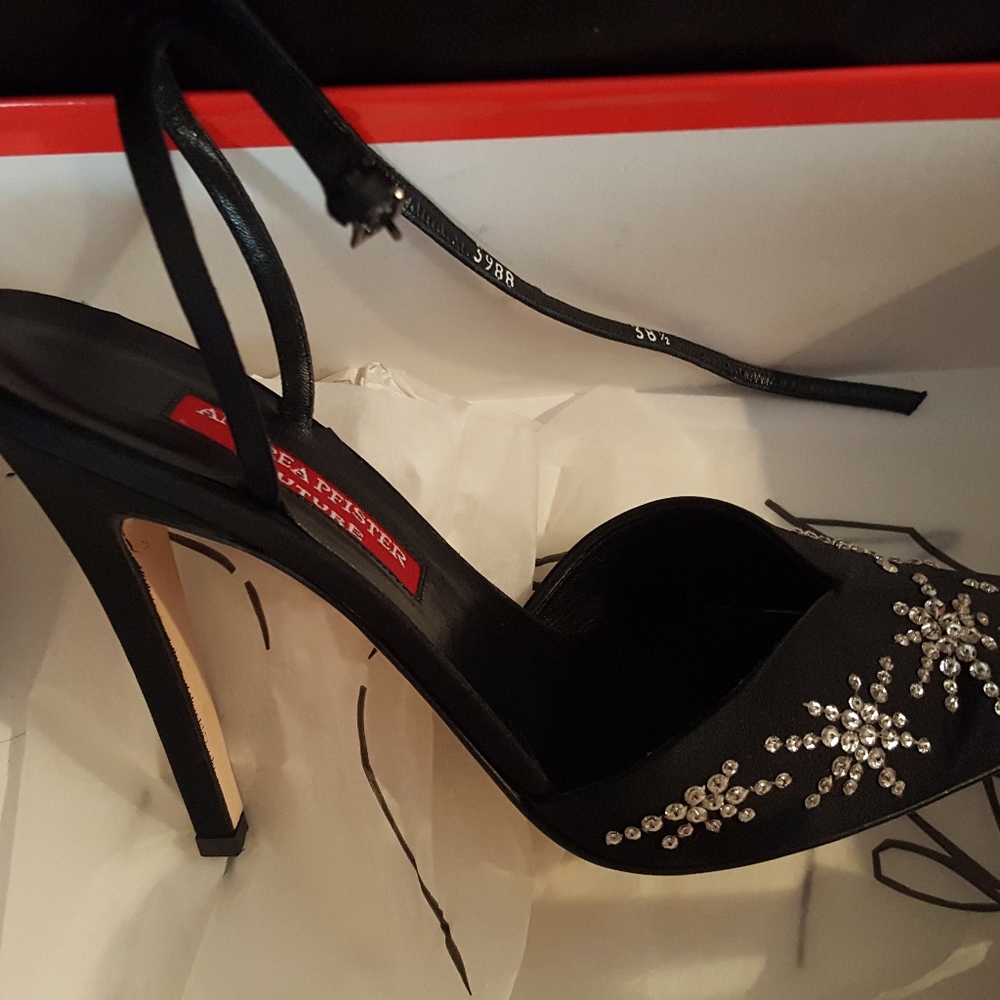 Andrea Pfister Couture black satin crystal 4" sz 8